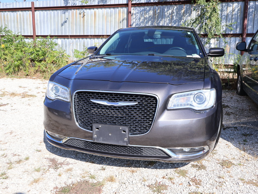 Used 2019 Chrysler 300 Touring w/ Driver Convenience Group RWD image 4