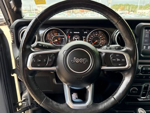 Used 2020 Jeep Wrangler Unlimited Sahara image 23