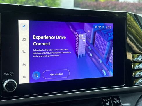 Certified 2025 Toyota Camry SE w/ Convenience Package image 17