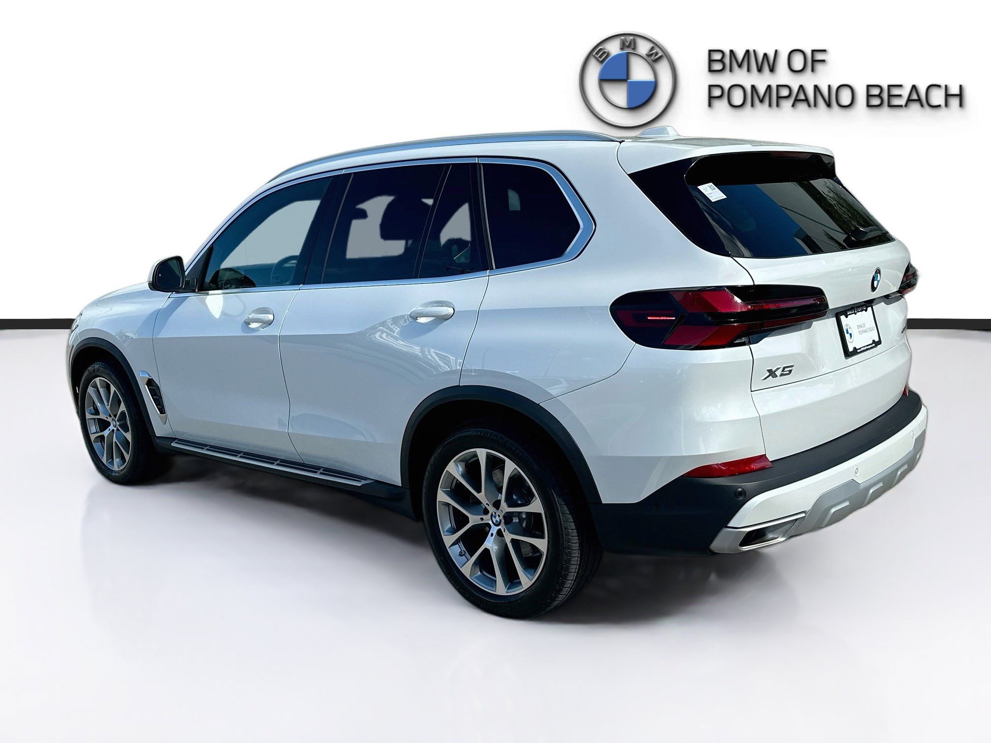 Used 2025 BMW X5 sDrive40i w/ Executive Package RWD image 5