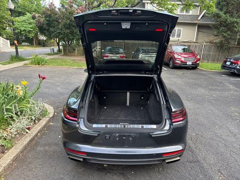Used 2018 Porsche Panamera 4 AWD/4WD image 37