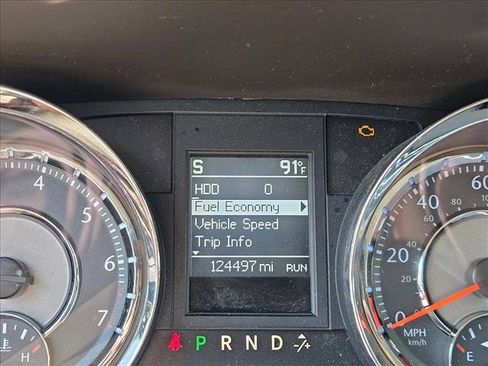 Used 2015 Chrysler Town & Country Touring FWD image 11