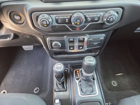 Used 2021 Jeep Wrangler Sport AWD/4WD image 29