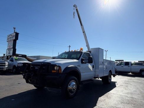 Used 2007 Ford F550 4x4 Regular Cab Super Duty image 2