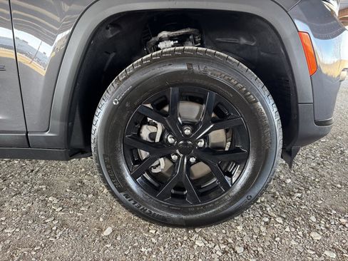 Used 2025 Jeep Grand Cherokee L Altitude image 46