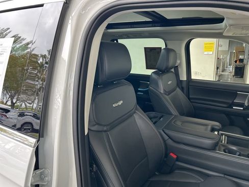 Used 2025 Ford Expedition Platinum AWD/4WD image 29