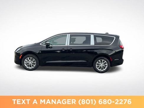 New 2027 Chrysler Pacifica Select AWD/4WD image 2
