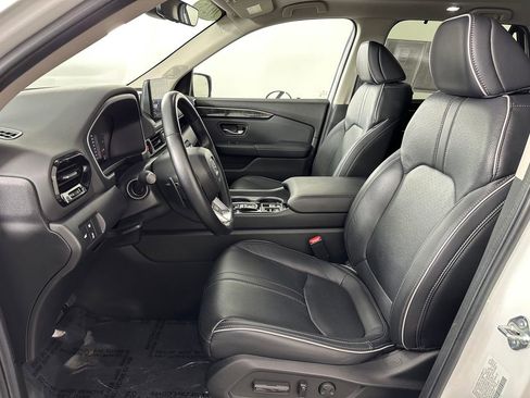 Used 2025 Honda Pilot Elite image 17
