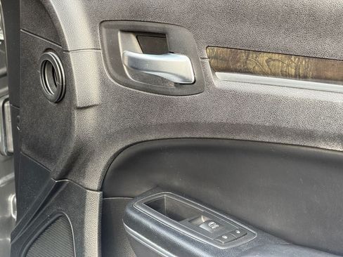 Used 2016 Chrysler 300 C RWD image 25