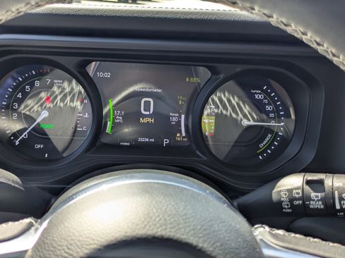 Used 2025 Jeep Wrangler Unlimited Sahara w/ Safety Group AWD/4WD image 15