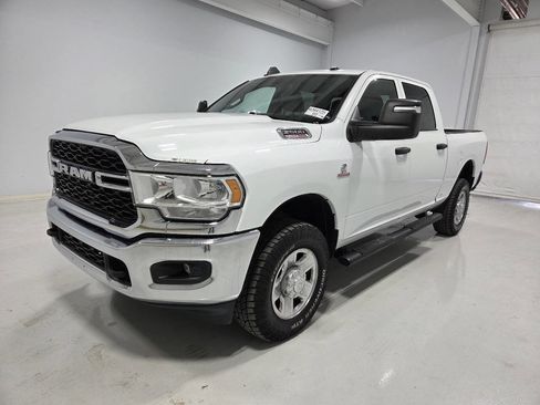 Used 2024 RAM 2500 Tradesman w/ Chrome Appearance Group image 3