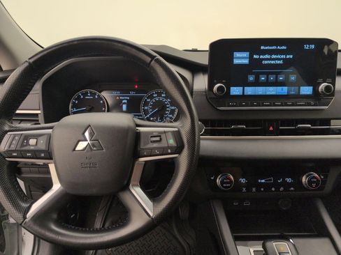 Used 2022 Mitsubishi Outlander SE image 16
