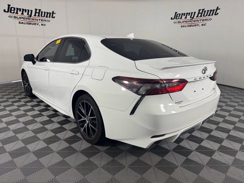 Used 2022 Toyota Camry SE w/ Convenience Package FWD image 9