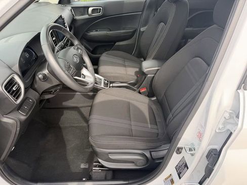 Used 2025 Hyundai Venue SEL FWD image 22