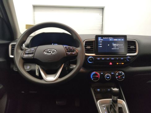 Used 2024 Hyundai Venue SE image 22