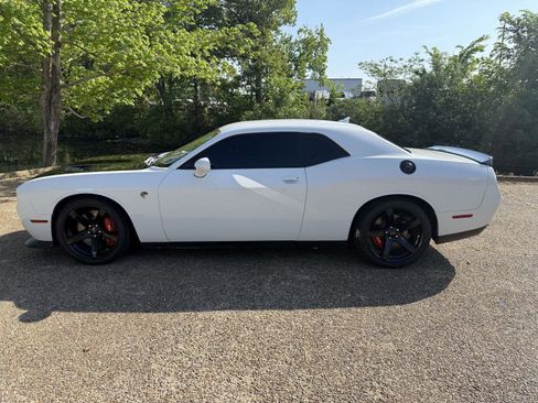 Used 2017 Dodge Challenger SRT Hellcat RWD image 10