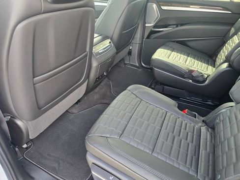 New 2026 Cadillac Escalade ESV Platinum Luxury AWD/4WD image 14
