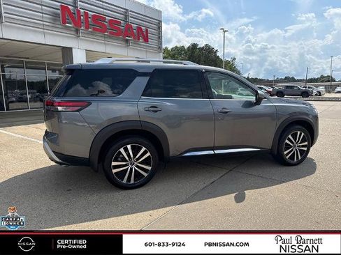Certified 2025 Nissan Pathfinder Platinum w/ Cargo Package FWD image 13