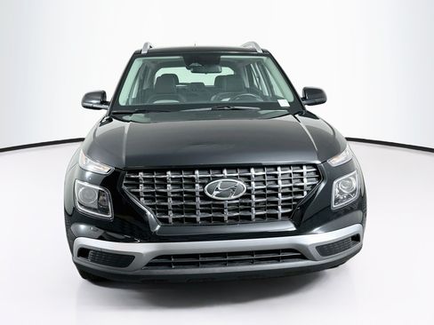 Used 2025 Hyundai Venue SEL FWD image 2