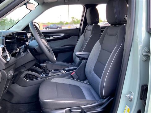 Used 2025 Chevrolet TrailBlazer LT image 8