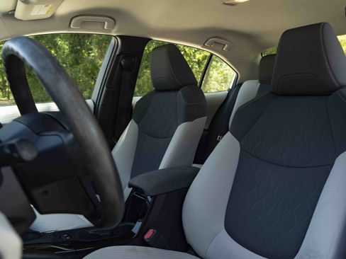 Used 2022 Toyota Corolla LE FWD image 17