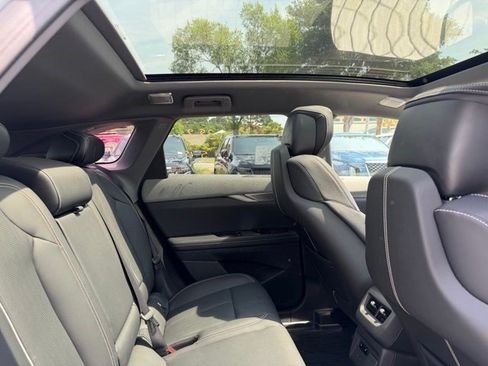 Certified 2025 Cadillac Optiq Sport 2 w/ LPO, Floor Liner Package AWD/4WD image 23