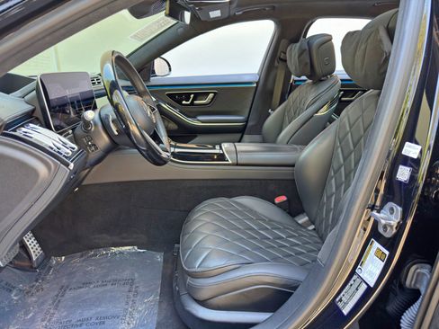 Used 2022 Mercedes-Benz S 580 4MATIC Sedan w/ AMG Line Package image 17
