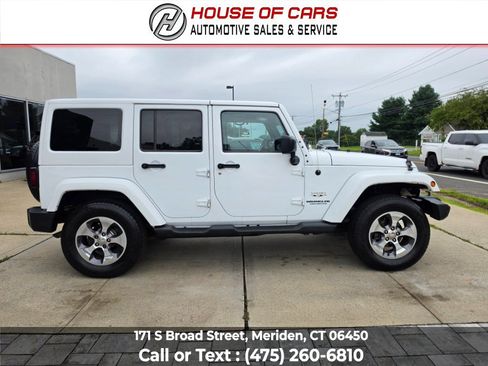 Used 2016 Jeep Wrangler Unlimited Sahara w/ Dual Top Group AWD/4WD image 3