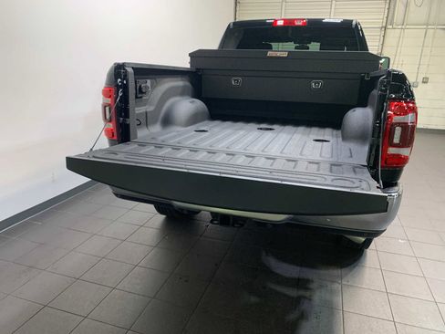 Used 2024 RAM 2500 Tradesman w/ Chrome Appearance Group image 4