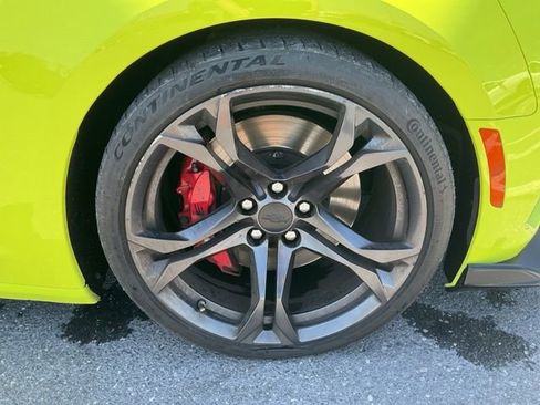 Used 2019 Chevrolet Camaro SS RWD image 9