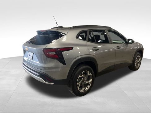 Used 2025 Chevrolet Trax LT FWD image 21