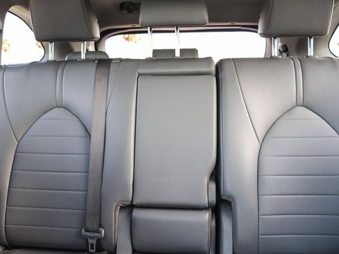 Used 2022 Toyota Highlander XLE FWD image 27