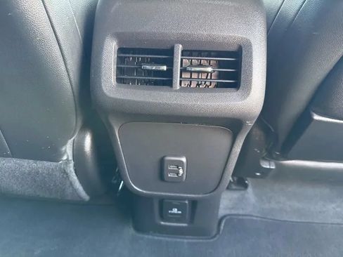 Used 2024 GMC Terrain SLT AWD/4WD image 32