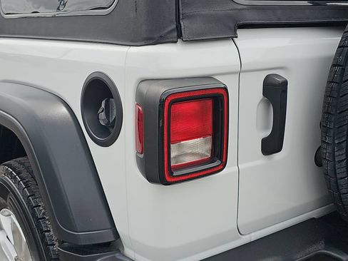 Used 2023 Jeep Wrangler Unlimited Sport AWD/4WD image 34