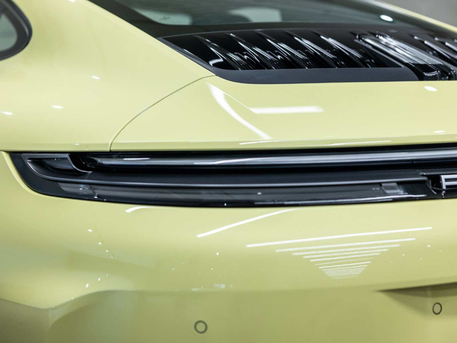 Certified 2025 Porsche 911 Carrera RWD image 23