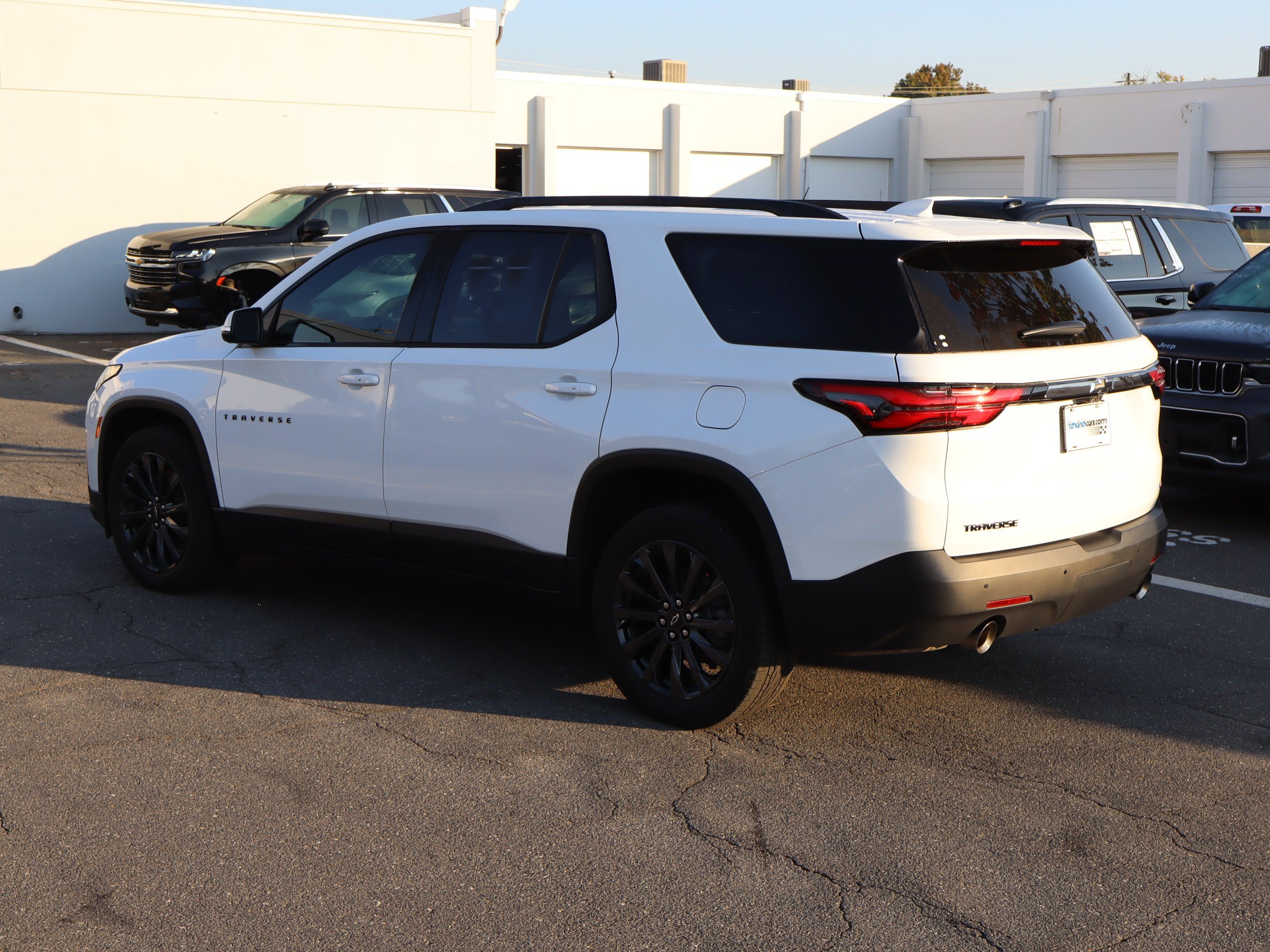 Used 2023 Chevrolet Traverse RS FWD image 8