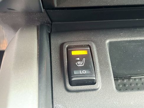 Used 2023 Nissan Titan SV w/ SV Convenience Package AWD/4WD image 19