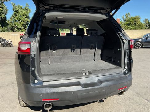 Used 2020 Chevrolet Traverse LT image 26