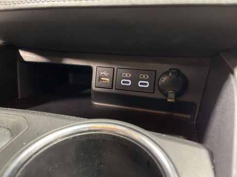 Used 2024 Toyota Highlander XLE image 36