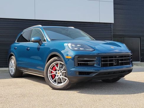 Certified 2025 Porsche Cayenne S AWD/4WD image 9