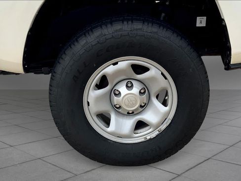 Used 2020 Toyota Tacoma SR AWD/4WD image 10
