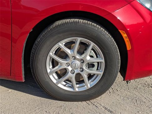 New 2025 Chrysler Voyager LX image 10