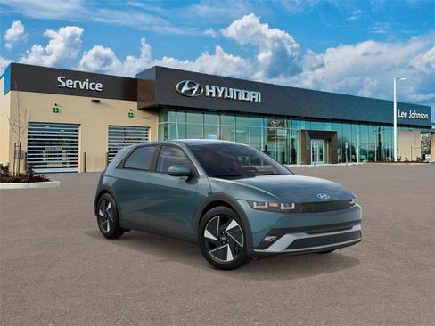 New 2026 Hyundai Ioniq 5 SE image 2