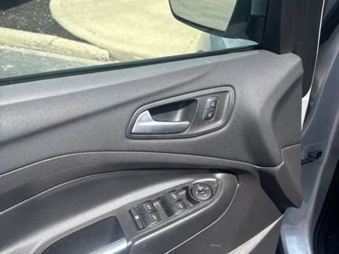Used 2017 Ford Escape SE FWD image 12