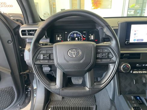 Certified 2025 Toyota Tacoma SR5 AWD/4WD image 9