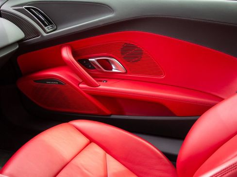 Used 2018 Audi R8 V10 w/ Premium Package RWD image 19