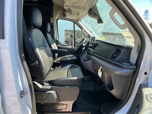 New 2026 Ford Transit 250 148 Medium Roof w/ Load Area Protection Package image 5