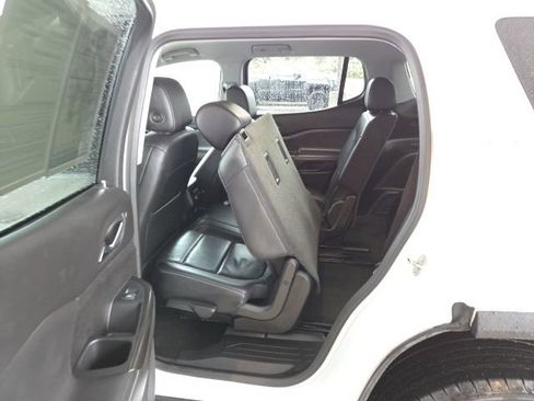 Used 2023 GMC Acadia SLT image 46