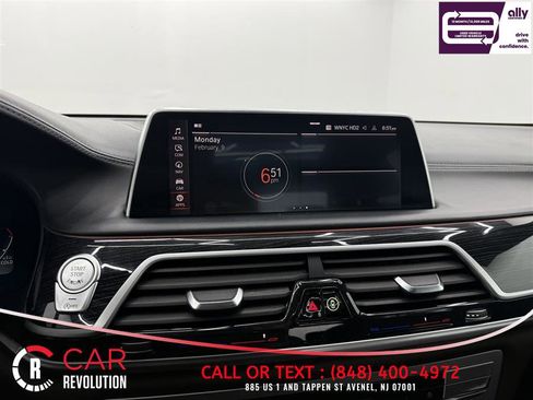 Used 2021 BMW 750i xDrive w/ Luxury Rear Seating Package image 9