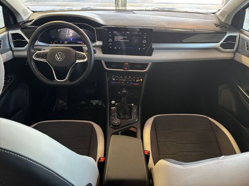 Used 2025 Volkswagen Taos SE image 38